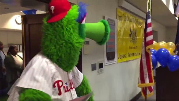 phillie-phanatic-jury-duty.png